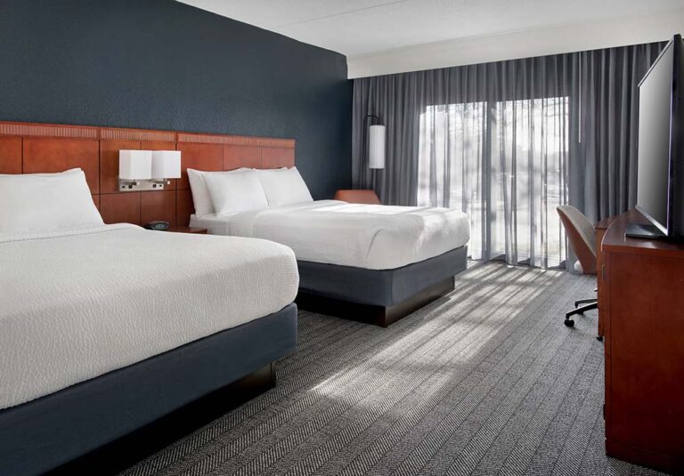 cy wasss guest room two queen 81635 768x535