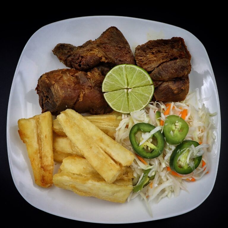 Foto Germantown Chicharron con Yuca y Spicy Cabbage 1 768x768