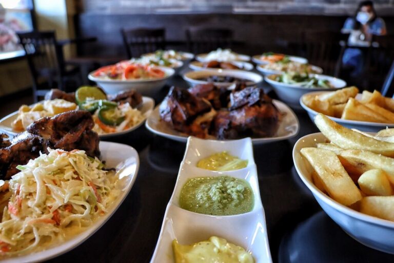 Foto Germantown Salsas con Pollo y Sides sra al fondo 1024x683 1 1 768x512