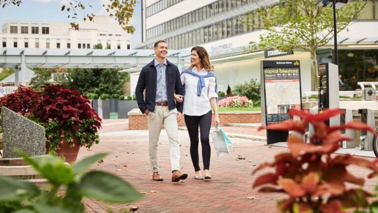 Hyatt Regency Bethesda P188 Couple Fall Stroll.16x9 768x432
